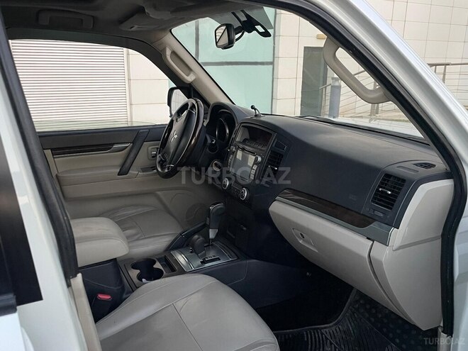 Mitsubishi Pajero 2010, 350,000 km - 3.5 л - Bakı