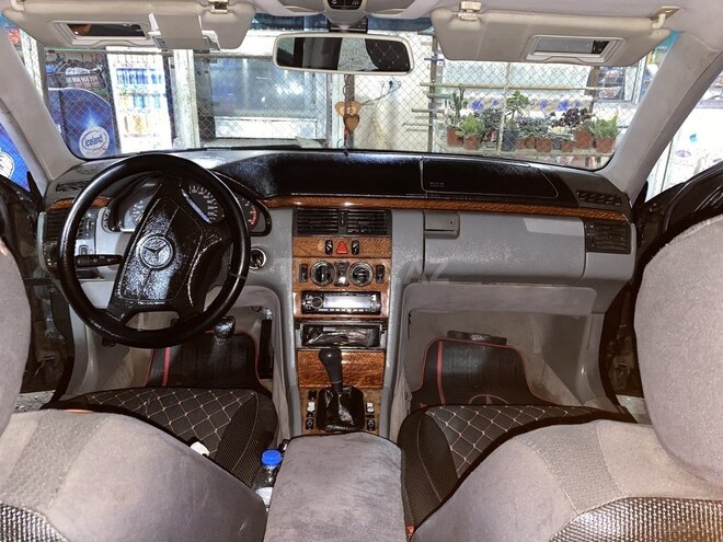Mercedes E 220 1998, 250,000 km - 2.2 l - Goranboy