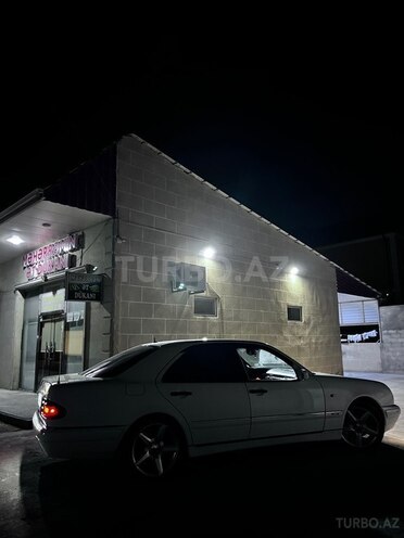 Mercedes E 320 1998, 302,000 km - 3.2 l - Bakı
