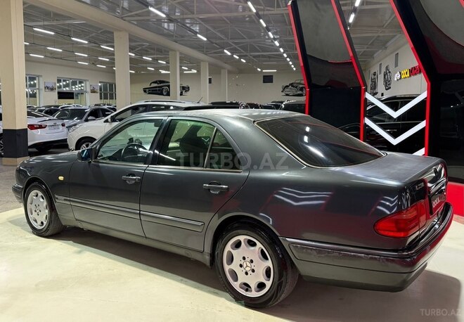 Mercedes E 230 1995, 390,000 km - 2.3 л - Sumqayıt
