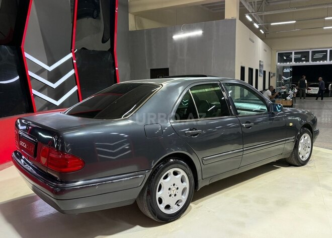 Mercedes E 230 1995, 390,000 km - 2.3 л - Sumqayıt
