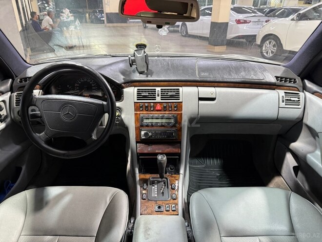 Mercedes E 230 1995, 390,000 km - 2.3 л - Sumqayıt