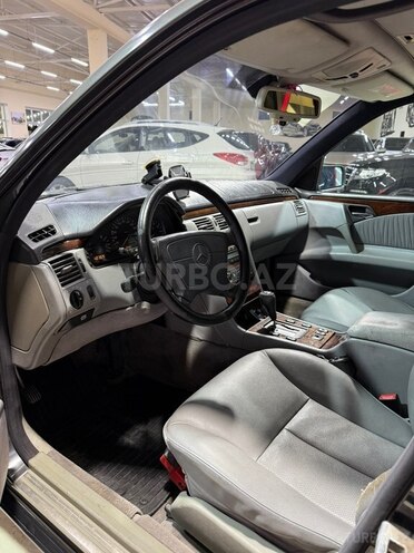 Mercedes E 230 1995, 390,000 km - 2.3 л - Sumqayıt