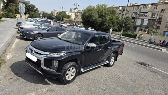 Mitsubishi L200 2021, 180,000 km - 2.4 l - Bakı