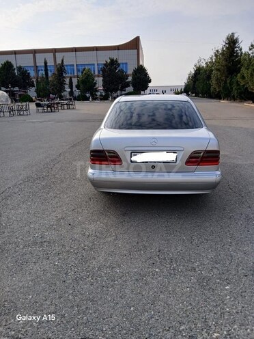 Mercedes E 220 2000, 324,000 km - 2.2 l - Bakı