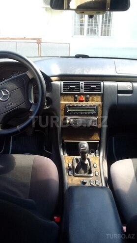 Mercedes E 280 1995, 391,000 km - 2.8 l - Bakı