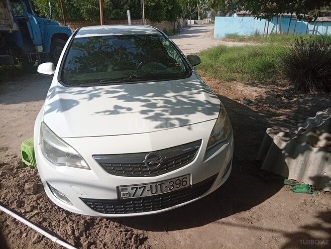Opel Astra 2011, 300,000 km - 1.3 l - Neftçala