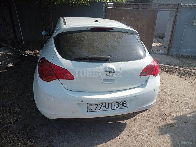 Opel Astra 2011, 300,000 km - 1.3 l - Neftçala