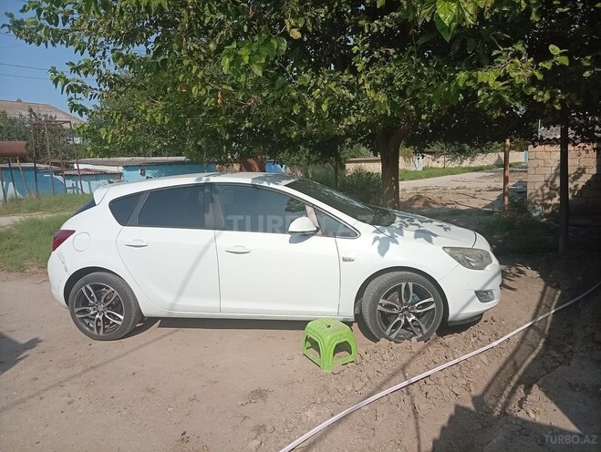 Opel Astra 2011, 300,000 km - 1.3 l - Neftçala