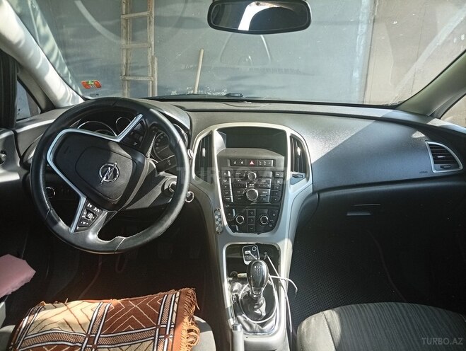 Opel Astra 2011, 300,000 km - 1.3 l - Neftçala