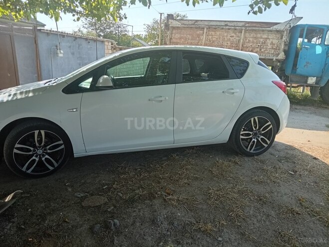 Opel Astra 2011, 300,000 km - 1.3 l - Neftçala