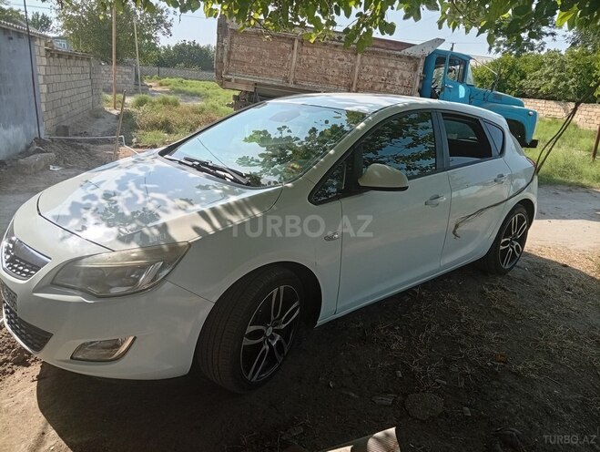 Opel Astra 2011, 300,000 km - 1.3 l - Neftçala