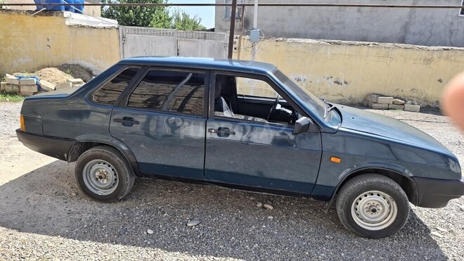 LADA (VAZ) 21099 1999, 200,000 km - 1.6 l - Quba