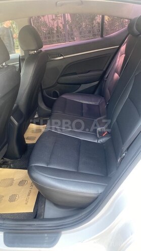Hyundai Avante 2017, 289,500 km - 1.6 л - Bakı