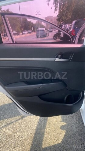 Hyundai Avante 2017, 289,500 km - 1.6 л - Bakı