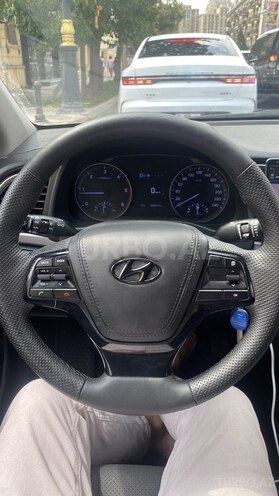 Hyundai Avante 2017, 289,500 km - 1.6 л - Bakı