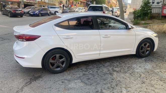 Hyundai Avante 2017, 289,500 km - 1.6 л - Bakı