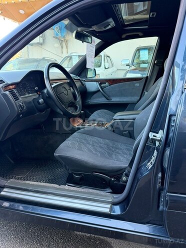 Mercedes E 220 1999, 528,000 km - 2.2 l - Sumqayıt