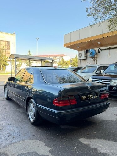 Mercedes E 220 1999, 528,000 km - 2.2 l - Sumqayıt