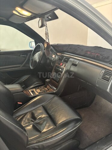 Mercedes E 240 2001, 212,000 km - 2.4 l - Bakı