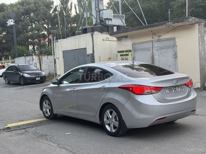Hyundai Elantra 2014, 275,520 km - 1.8 л - Salyan