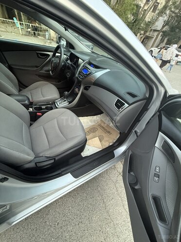 Hyundai Elantra 2014, 275,520 km - 1.8 л - Salyan
