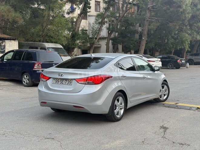 Hyundai Elantra 2014, 275,520 km - 1.8 л - Salyan