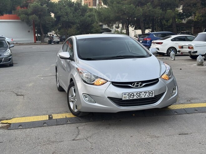 Hyundai Elantra 2014, 275,520 km - 1.8 л - Salyan