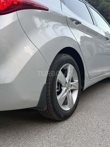 Hyundai Elantra 2014, 275,520 km - 1.8 л - Salyan