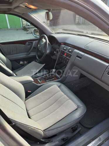 Mercedes E 270 2000, 450,000 km - 2.7 l - Bakı