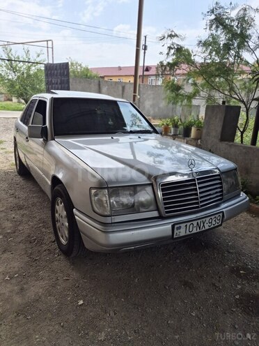 Mercedes E 220 1993, 449,782 km - 2.2 l - Qazax