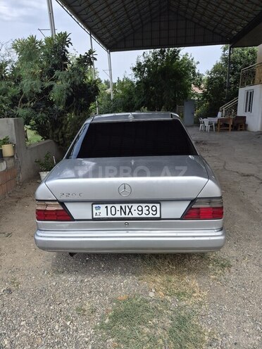 Mercedes E 220 1993, 449,782 km - 2.2 l - Qazax