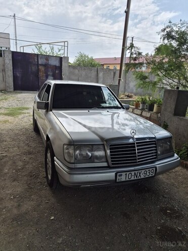 Mercedes E 220 1993, 449,782 km - 2.2 l - Qazax