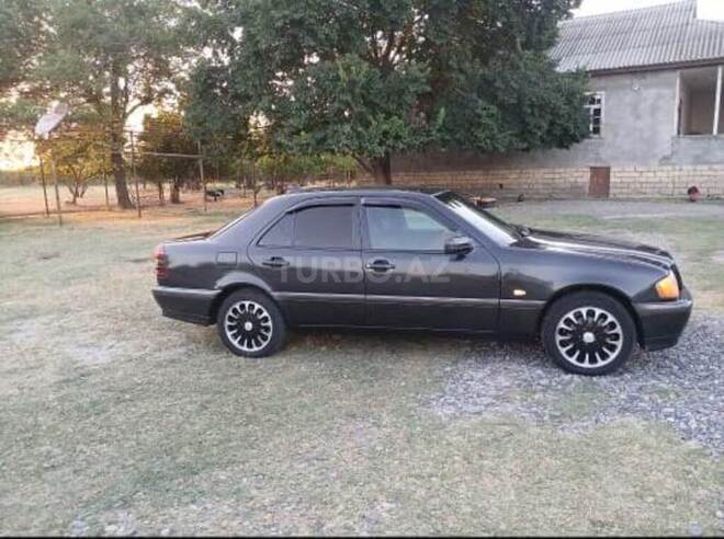 Mercedes C 220 1995, 348,000 km - 2.2 l - Saatlı