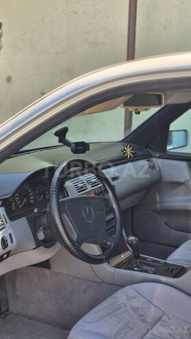 Mercedes E 230 1995, 380,000 km - 2.3 l - Bakı