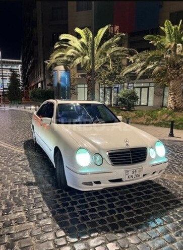 Mercedes E 220 1999, 270,000 km - 2.2 л - Bakı