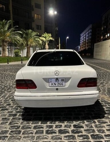 Mercedes E 220 1999, 270,000 km - 2.2 л - Bakı