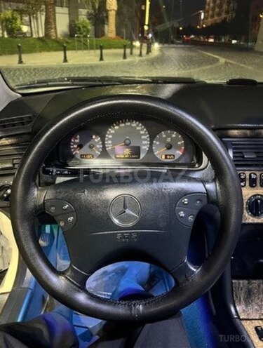 Mercedes E 220 1999, 270,000 km - 2.2 л - Bakı
