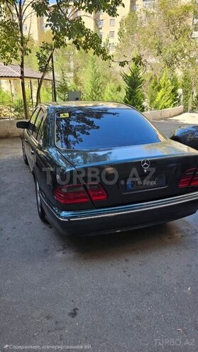 Mercedes E 270 2000, 423,000 km - 2.7 l - Bakı