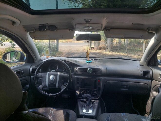 Volkswagen Passat 2004, 255,000 km - 1.8 l - Göyçay