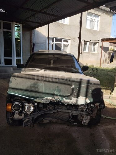 BMW 520 1990, 380,000 km - 2.0 l - Masallı