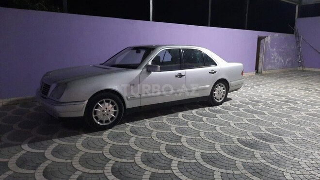 Mercedes E 240 1998, 300,000 km - 2.4 л - Bakı
