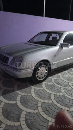 Mercedes E 240 1998, 300,000 km - 2.4 л - Bakı