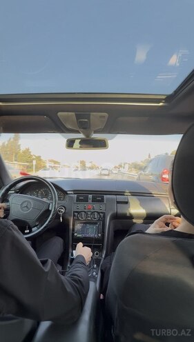 Mercedes E 240 1998, 300,000 km - 2.4 л - Bakı