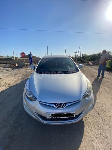Hyundai Avante 2015, 147,000 km - 1.6 l - Şirvan