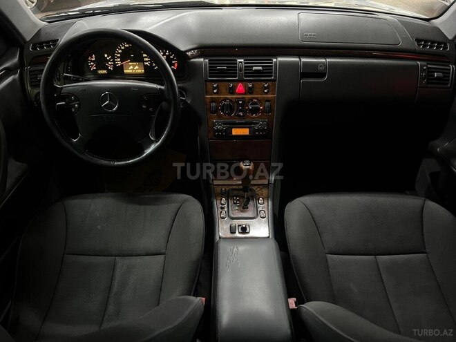 Mercedes E 240 2001, 225,000 km - 2.4 l - Sumqayıt