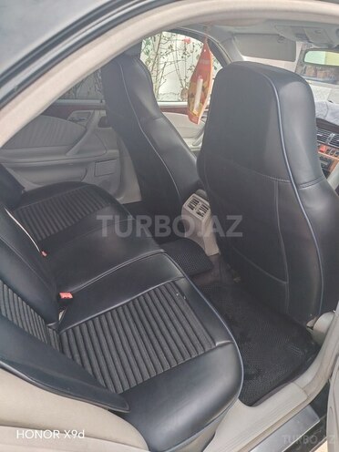Mercedes E 240 2001, 302,000 km - 2.4 l - Qazax