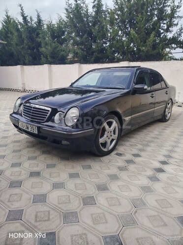 Mercedes E 240 2001, 302,000 km - 2.4 l - Qazax