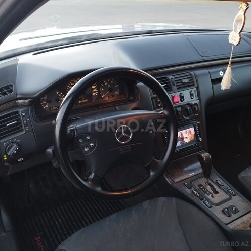 Mercedes E 270 1999, 384,000 km - 2.7 l - Bakı