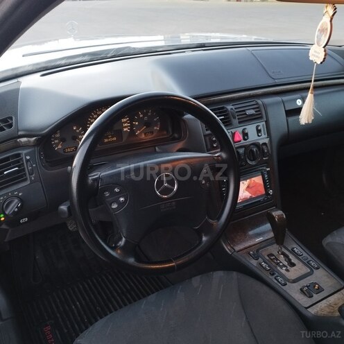 Mercedes E 270 1999, 384,000 km - 2.7 l - Bakı